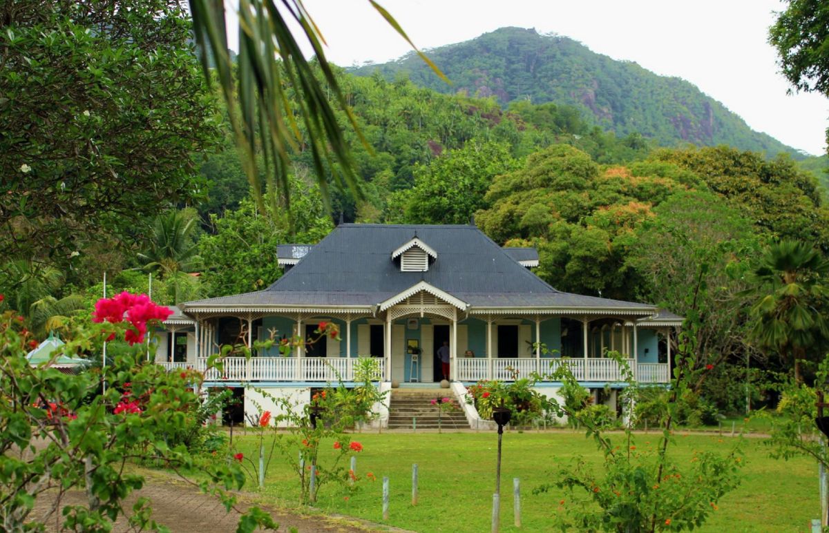 Деревня народных ремесел Domaine de Val des Pres (Craft Village)