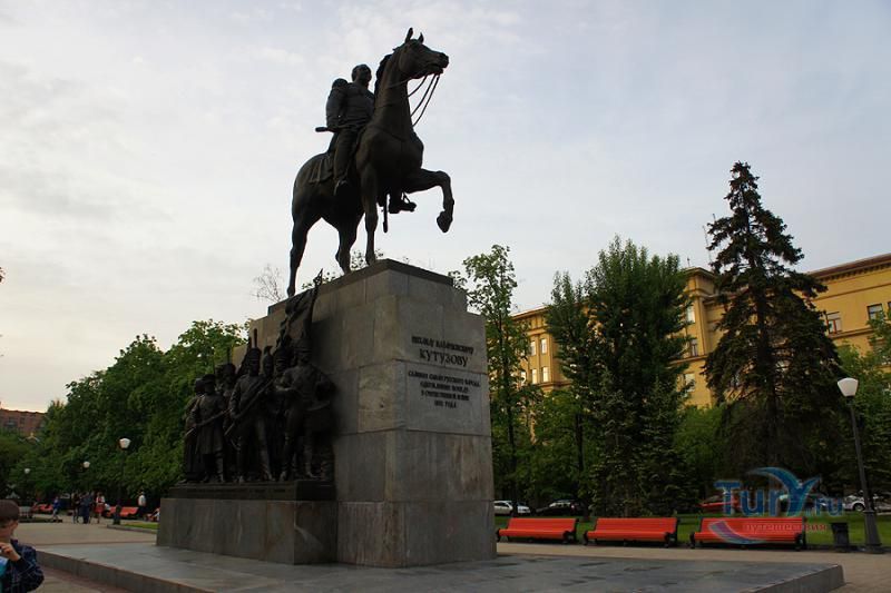 Памятник М.И. Кутузову в Москве