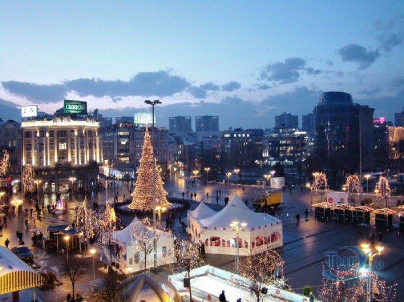 Площадь Македония