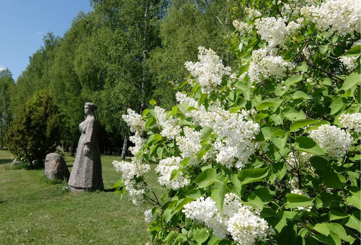 Монумент Песенной матери Сету