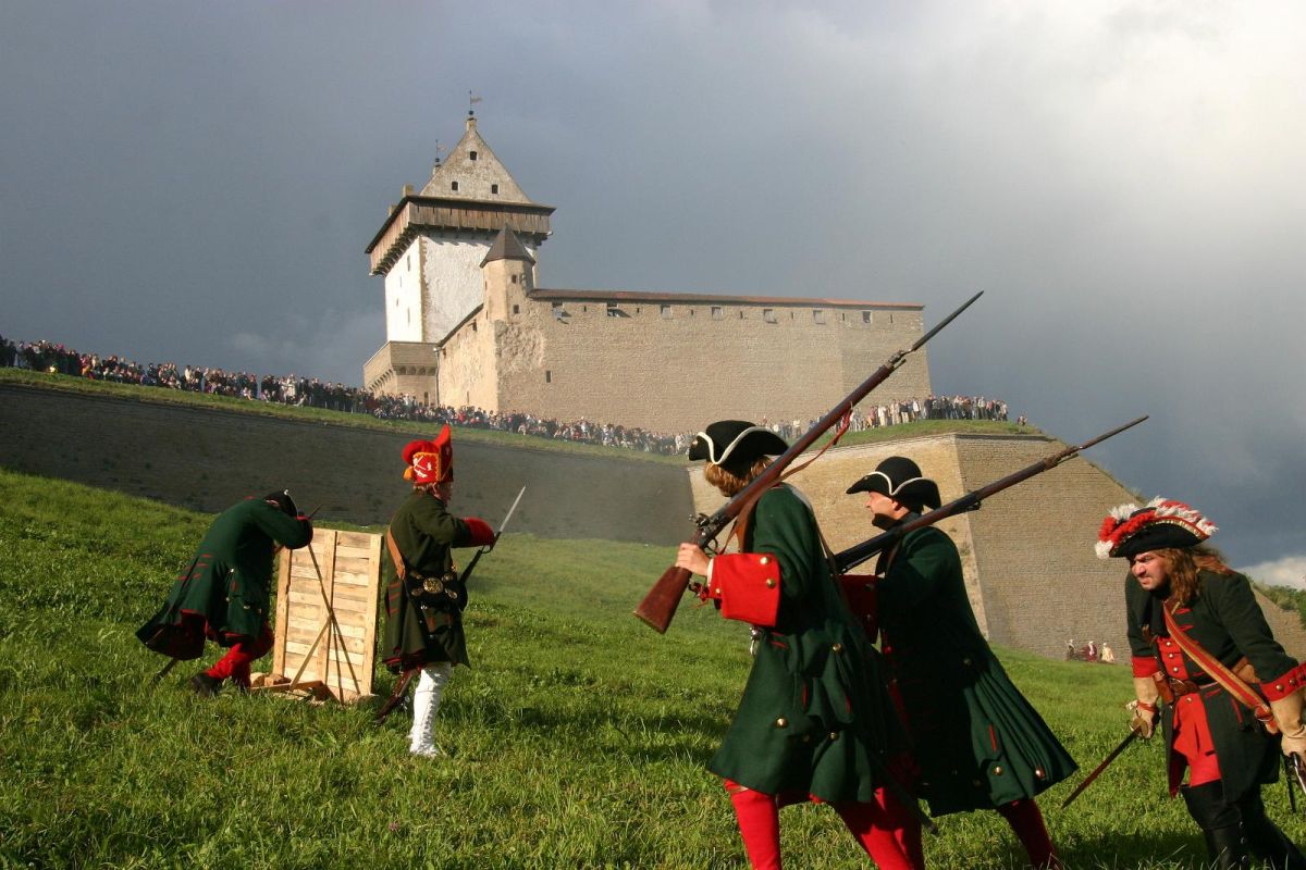 Нарвские бастионы