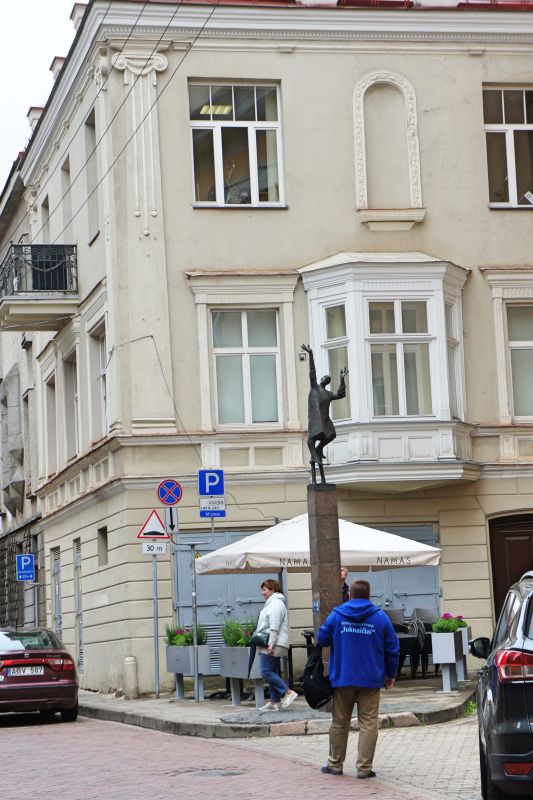 Памятник Фонарщику