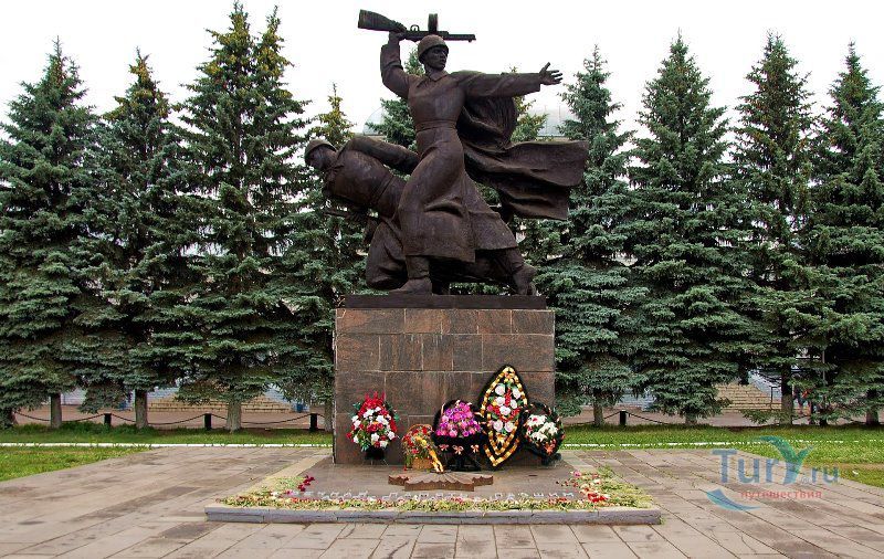 Памятник александровцам, павшим в Великой Отечественной войне