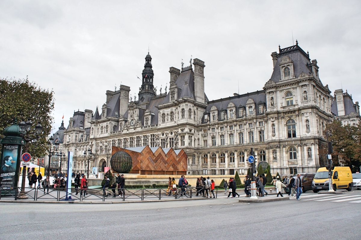 Площадь Отель-де-Виль (бывшая Гревская площадь)