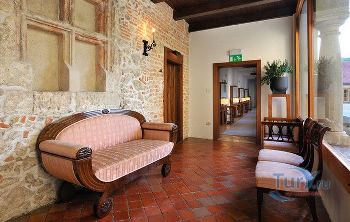 Замок Оточец