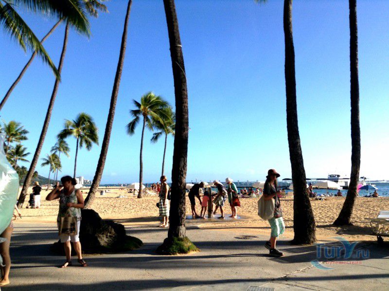 Пляж Duke Kahanamoku Beach на Вайкики