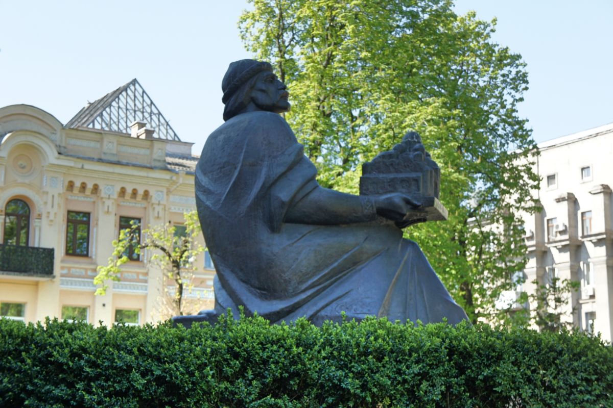 Памятник Ярославу Мудрому