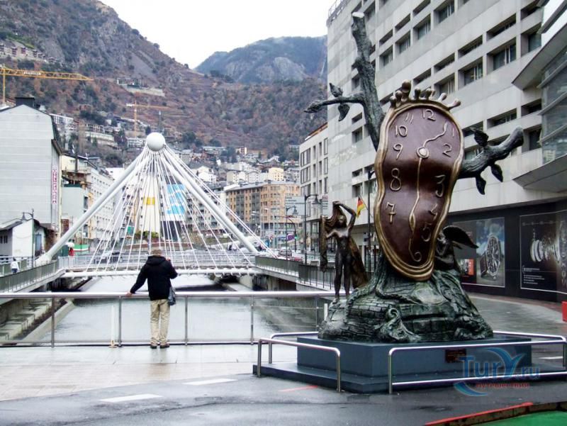 Памятник Сальвадору Дали