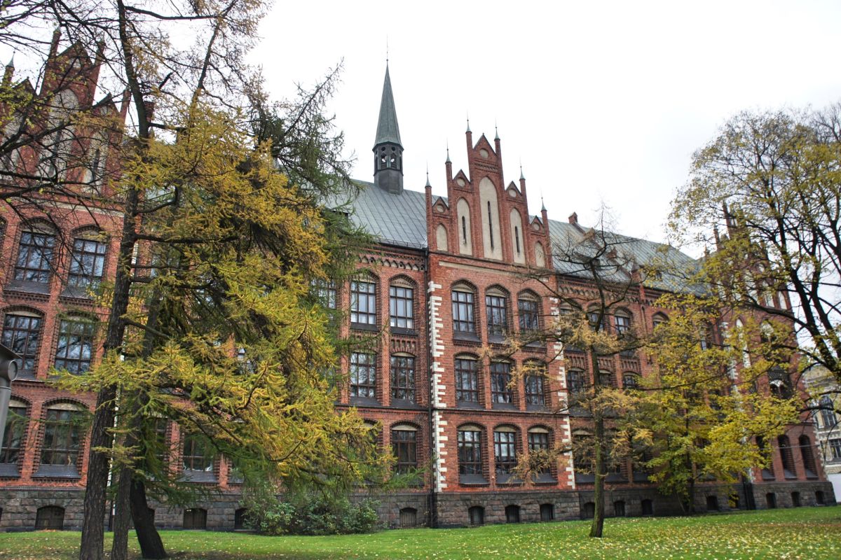 Латвийская академия искусств