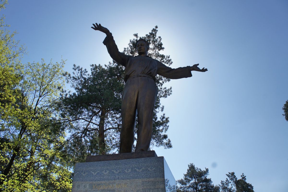 Памятник Андрею Малышко