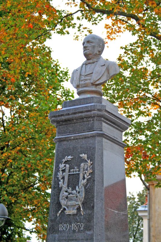 Памятник Станиславу Монюшко