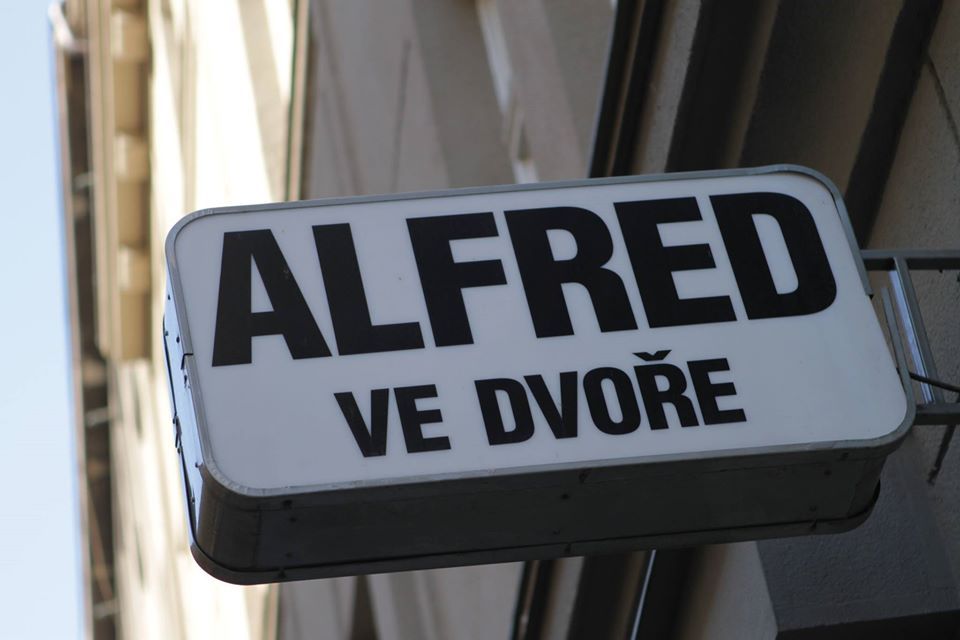 Театр Alfred ve dvoře