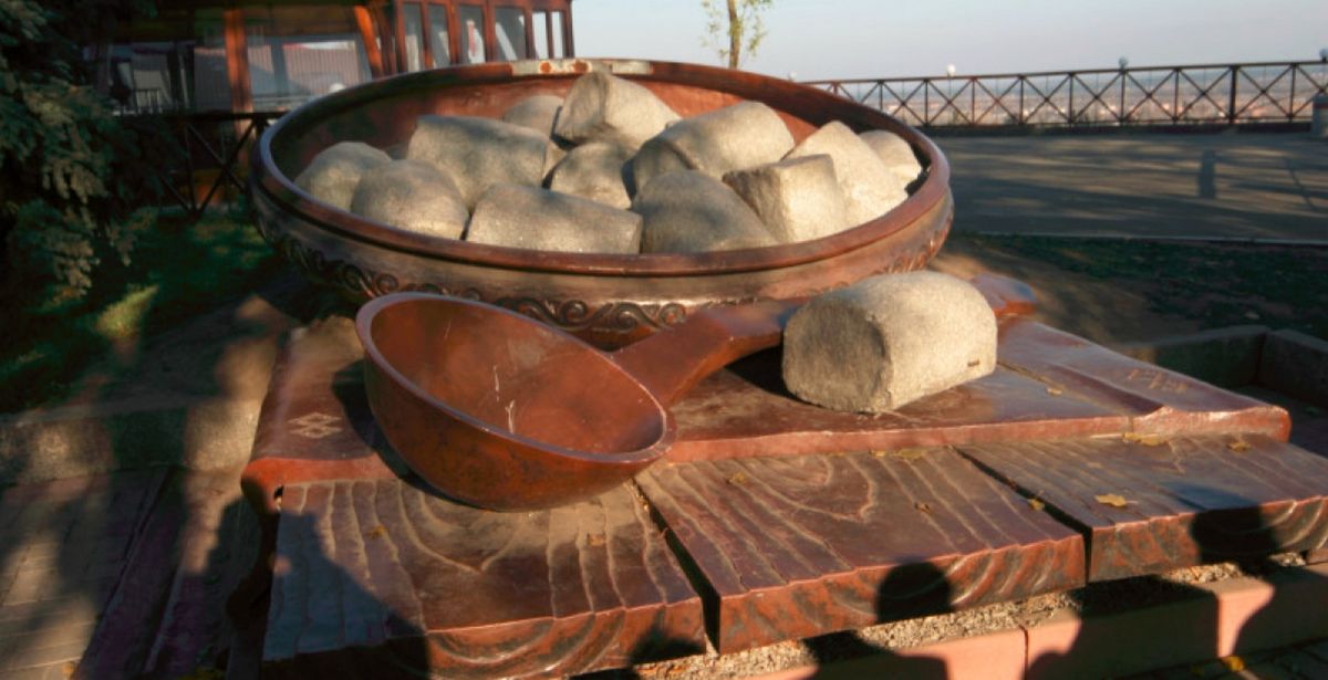 Памятник полтавскому галушке