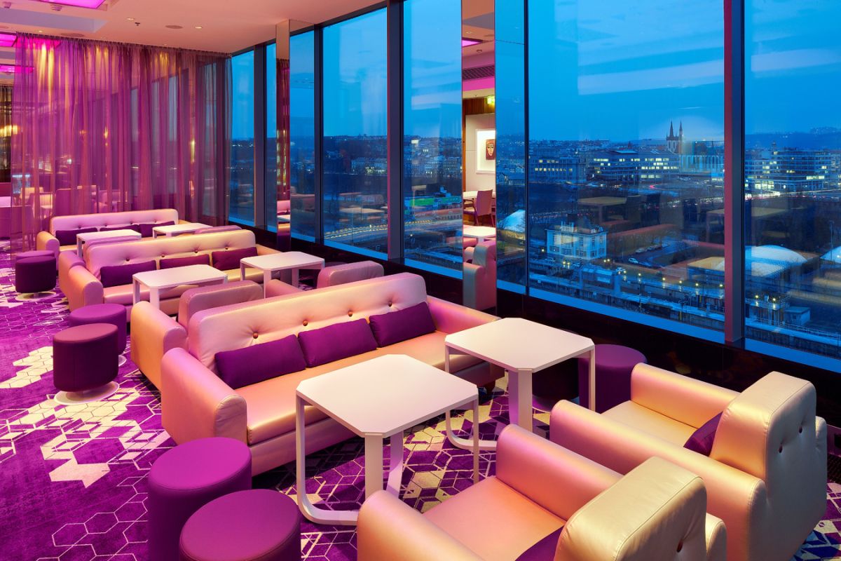 Cloud 9 sky bar & lounge