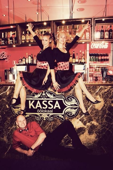 Ночной бар в стиле ретро 