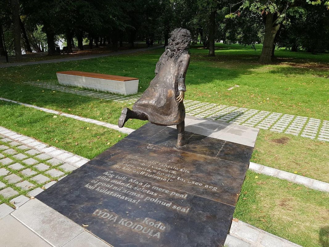 Мемориальная площадь Лидии Койдула и Йоханна Вольдемара Яннсена