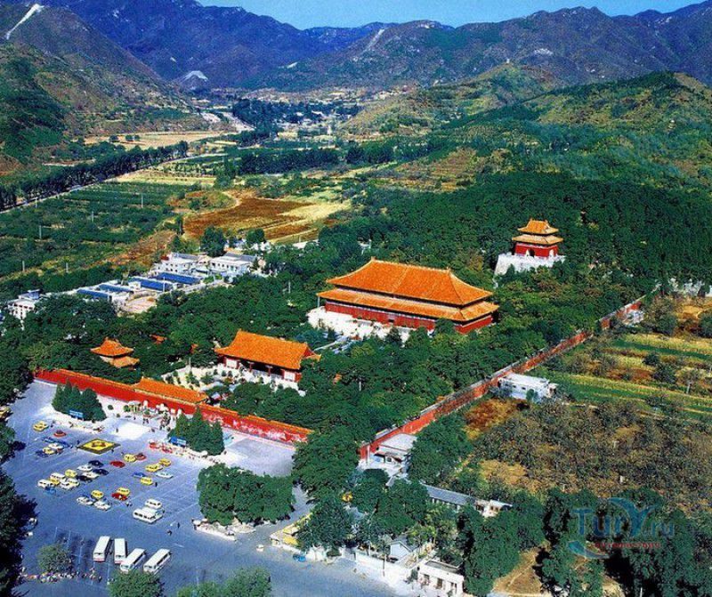 Гробницы Императоров Династии Мин (Шисаньлин)