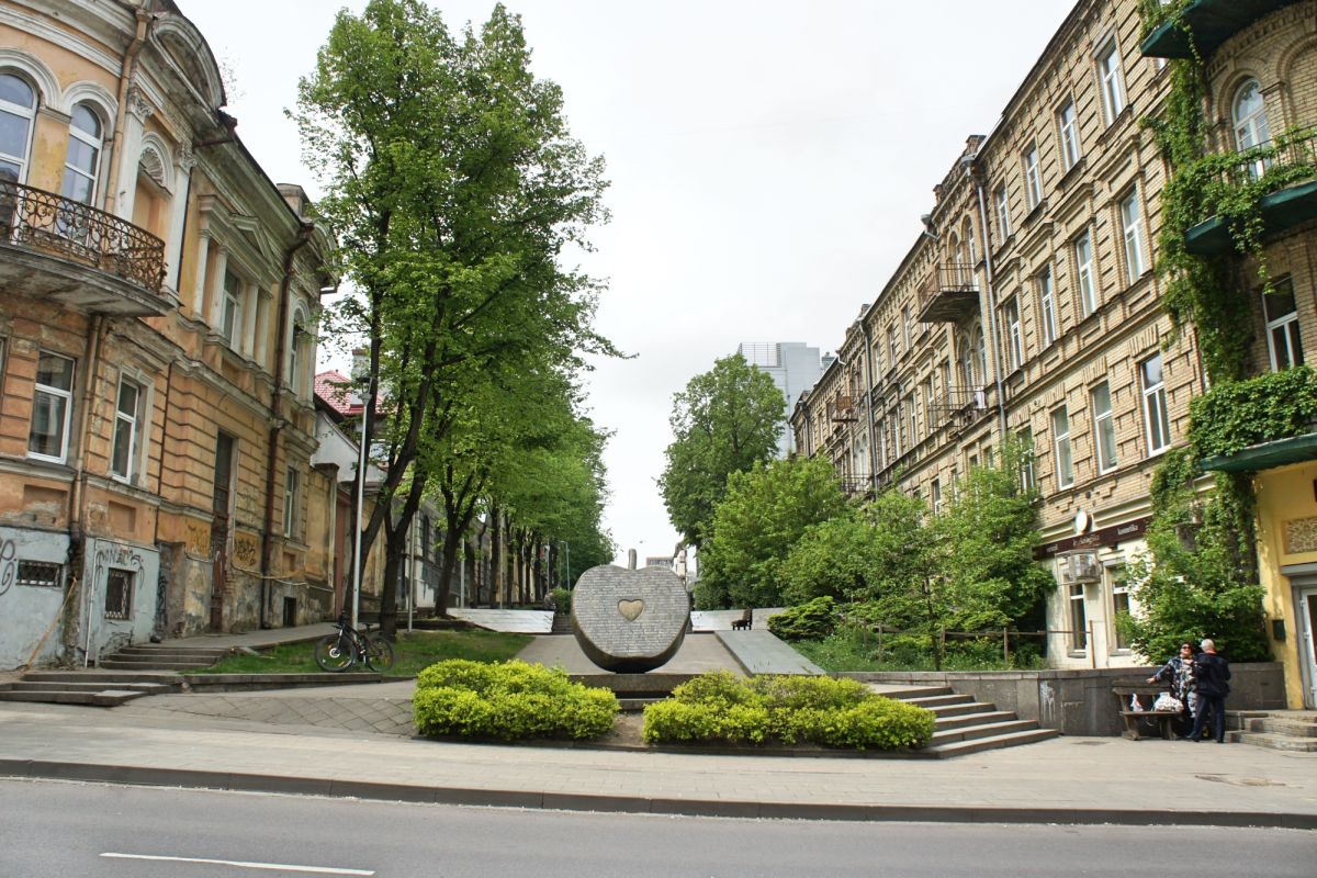 Скульптура Яблоко