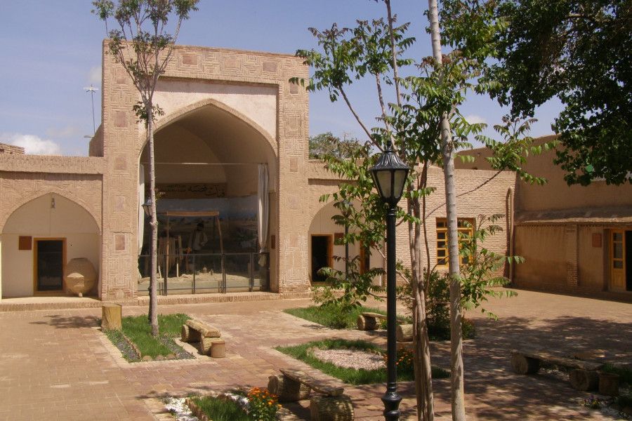 Историческая школа Ноджомие