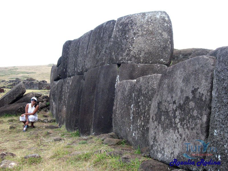 Аху Винапу (Ahu Vinapu)