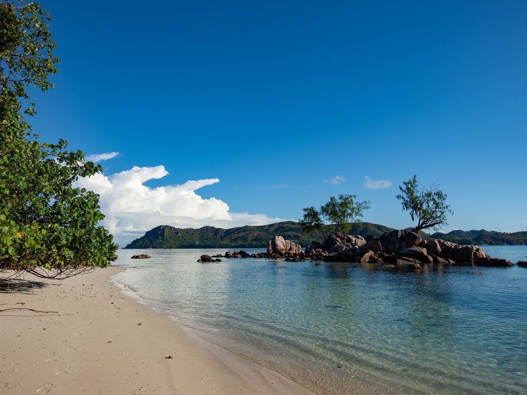Пляж Анс Такамака, Праслин