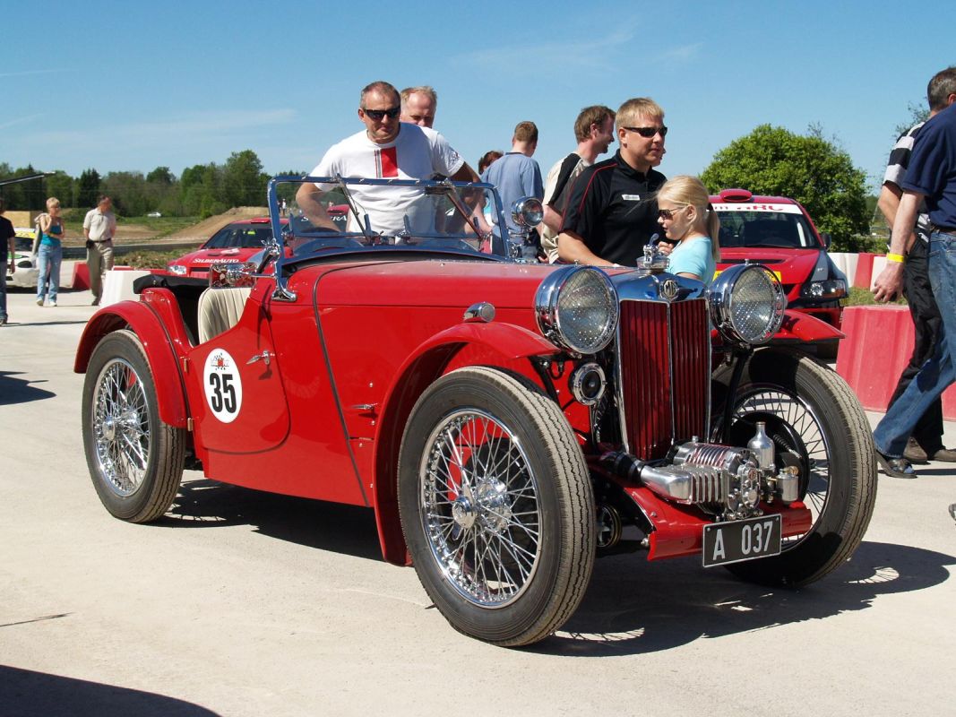 Коллекция старинных автомобилей в парке LaitseRallyPark