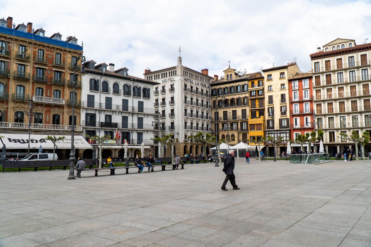 Замковая площадь (Plaza de Castillo)