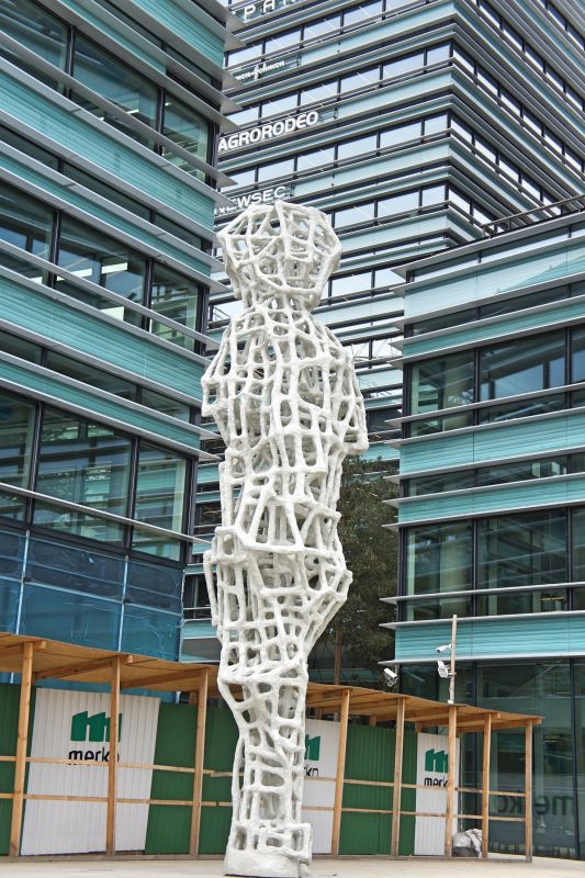 Скульптура у здания DNB