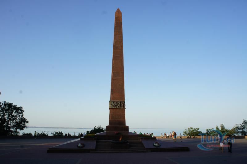 Аллея Славы в Одессе. Памятник неизвестному матросу