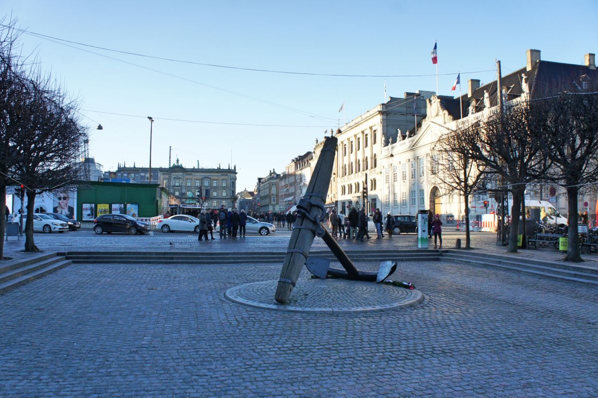 Мемориальный якорь