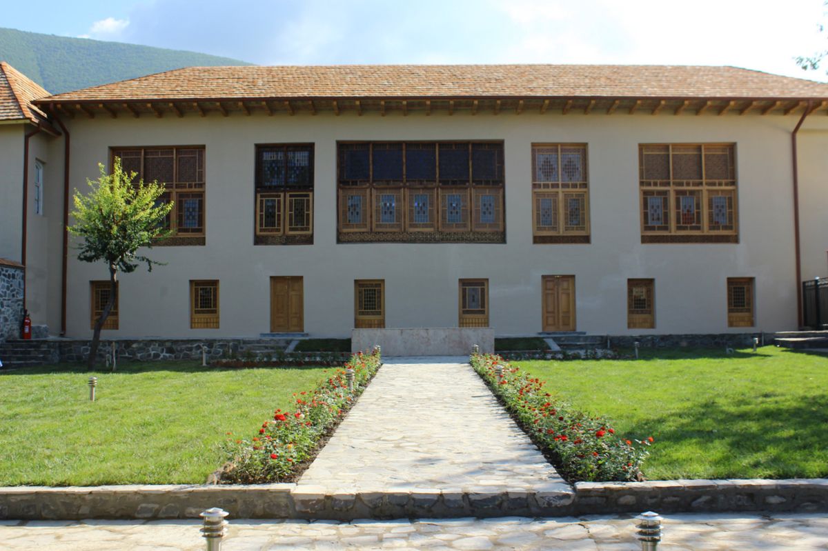 Дом Шекихановых