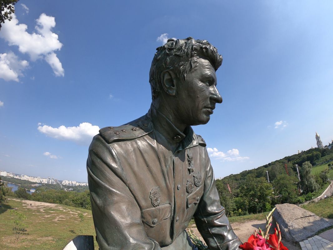 Памятник военным лётчикам 