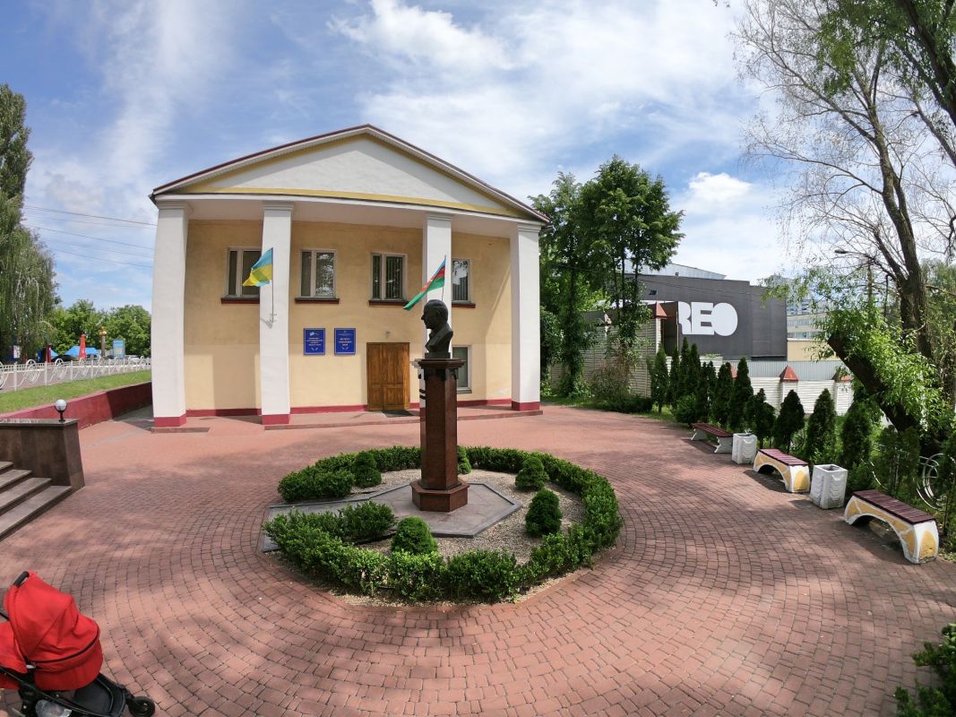 Памятник Алиеву Г.А.