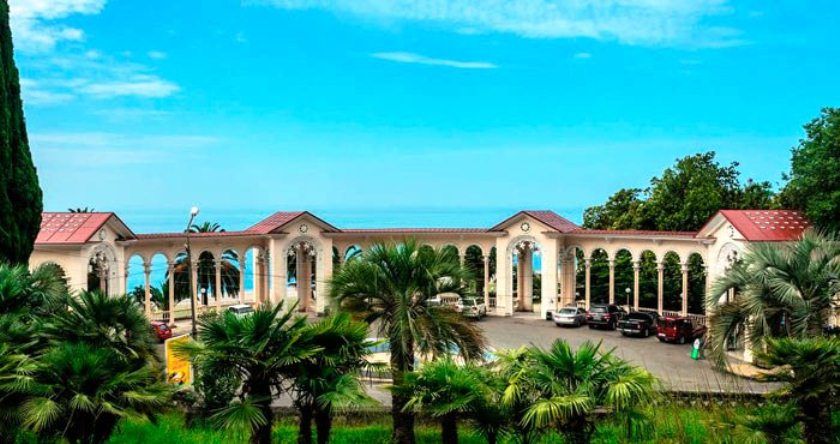 Гагрская колоннада