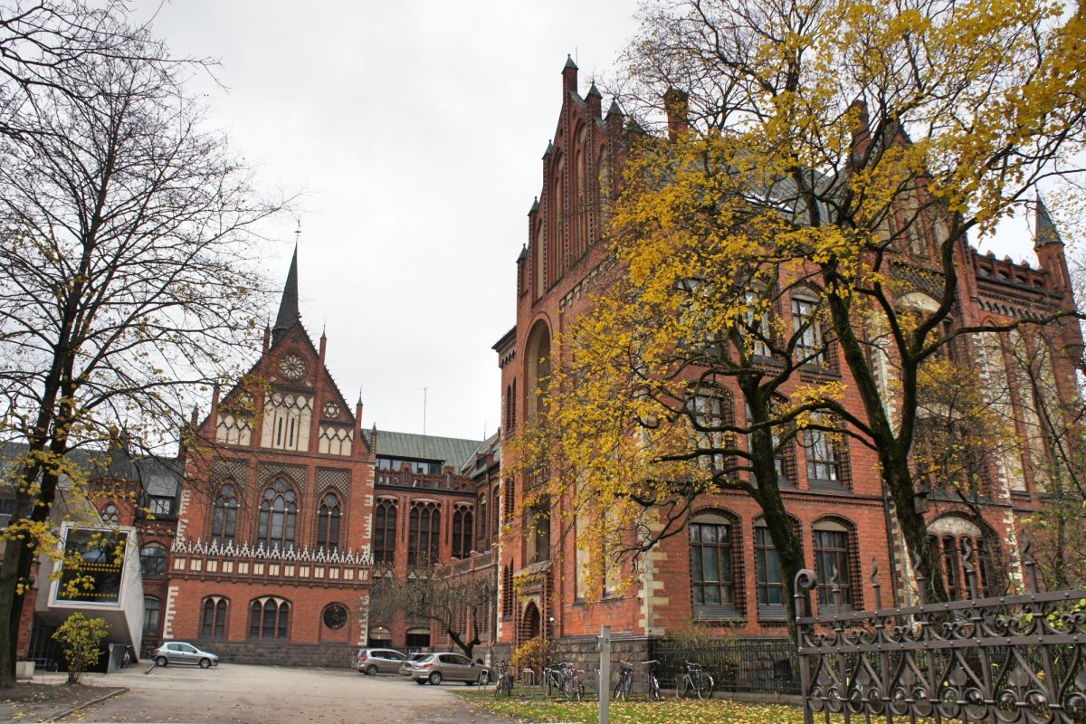 Латвийская академия искусств