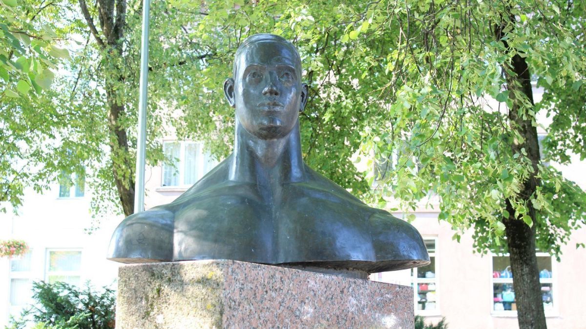 Памятник Альфреду Нейланду