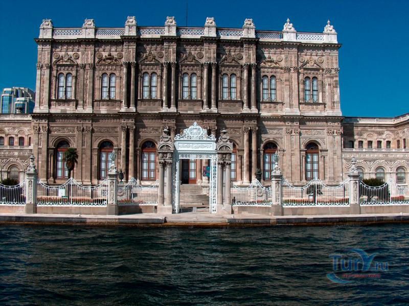 Дворец Долмабахче