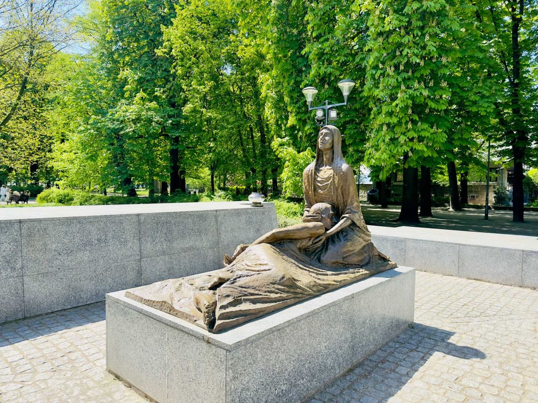 Памятник жертвам Катынского расстрела во Вроцлаве