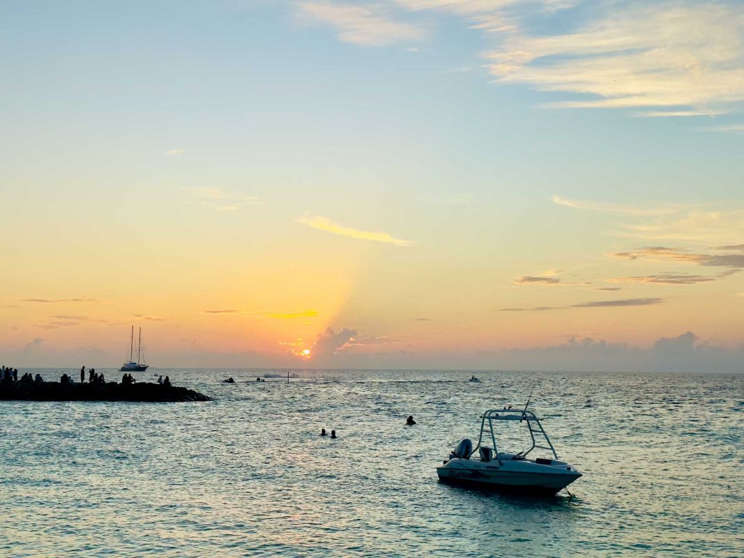 Северо-западный пляж Маафуши (пляж водных видов спорта)
