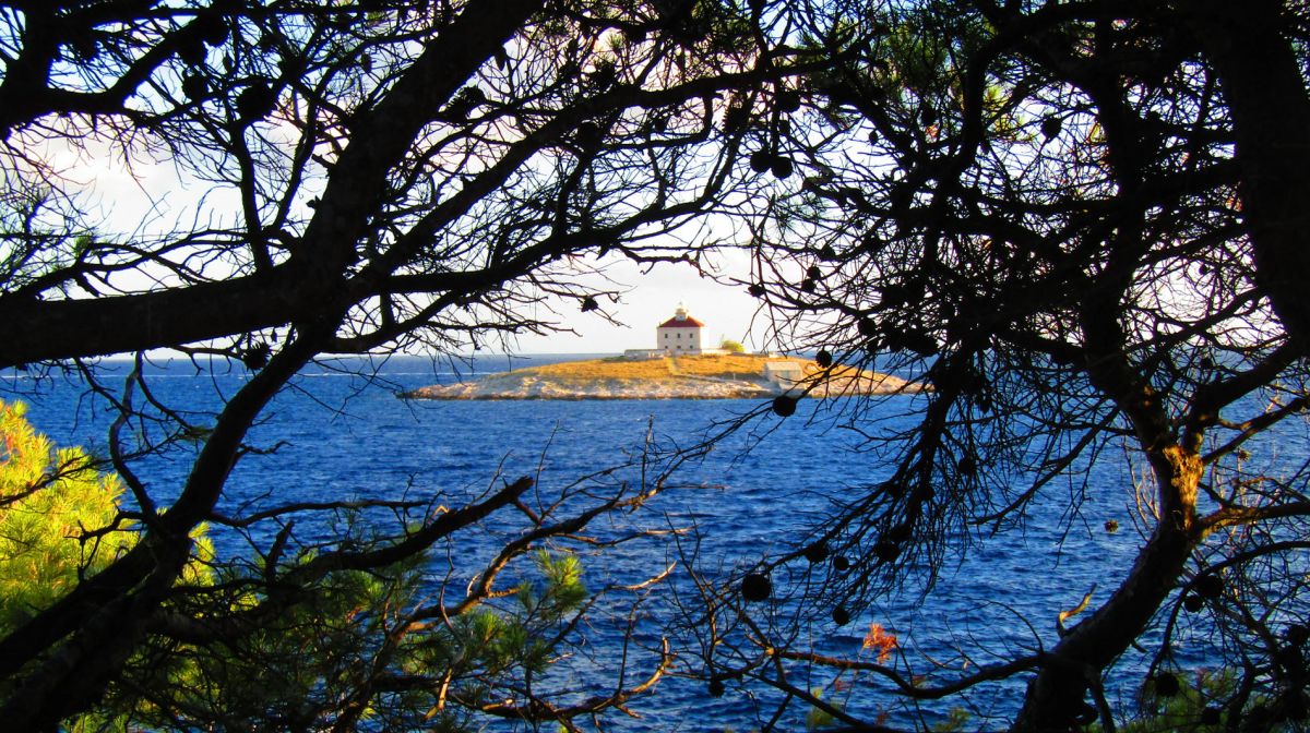 Остров Покойний Дол