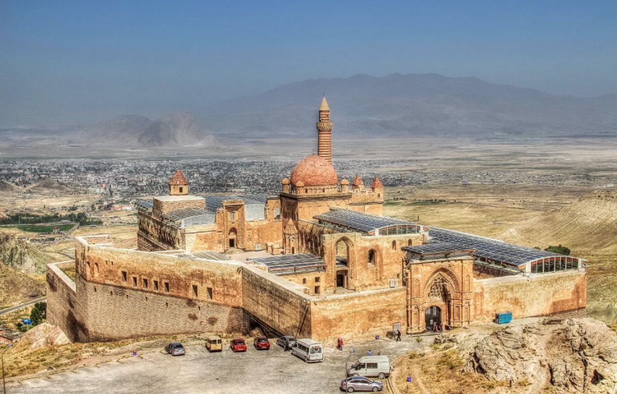 Дворец Исхак Паши