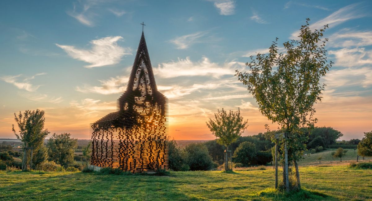 Прозрачная церковь (Читая между строк)