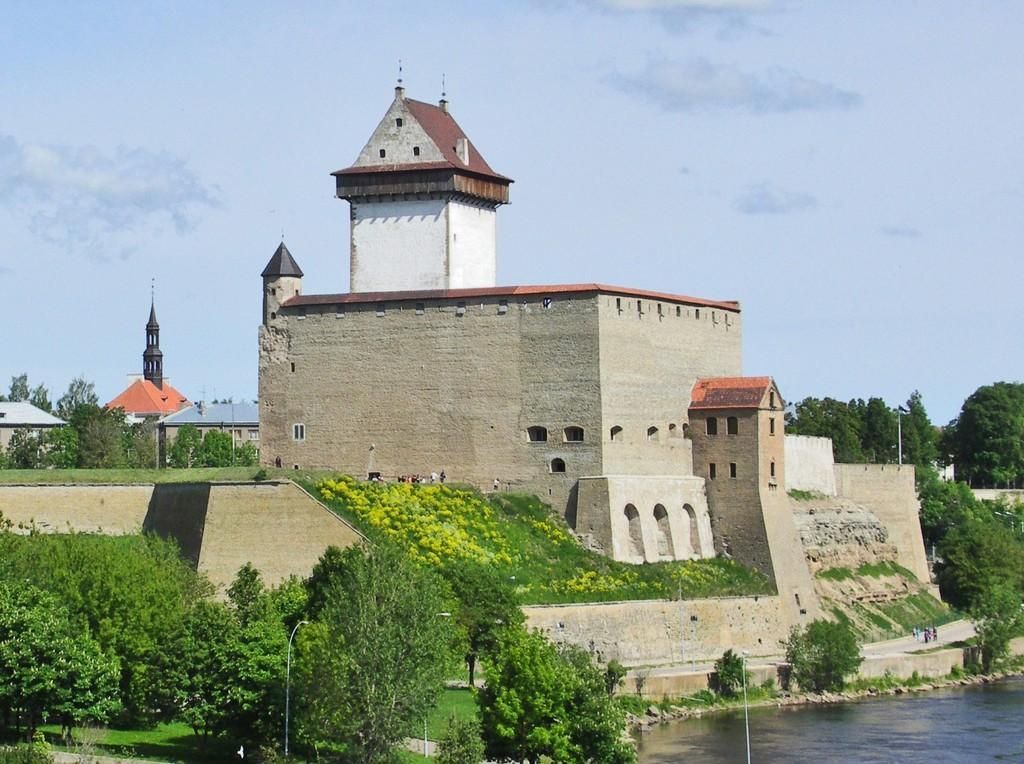 Нарвские бастионы