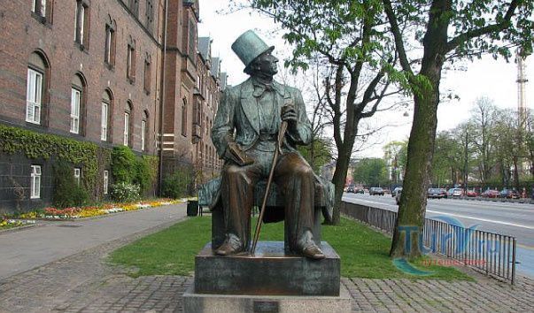 Памятник Гансу Христиану Андерсену в Копенгагене