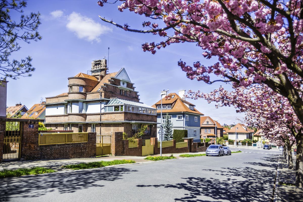 Стршешовице и Дейвице: От романтических вилл – к социалистическим небоскрёбам