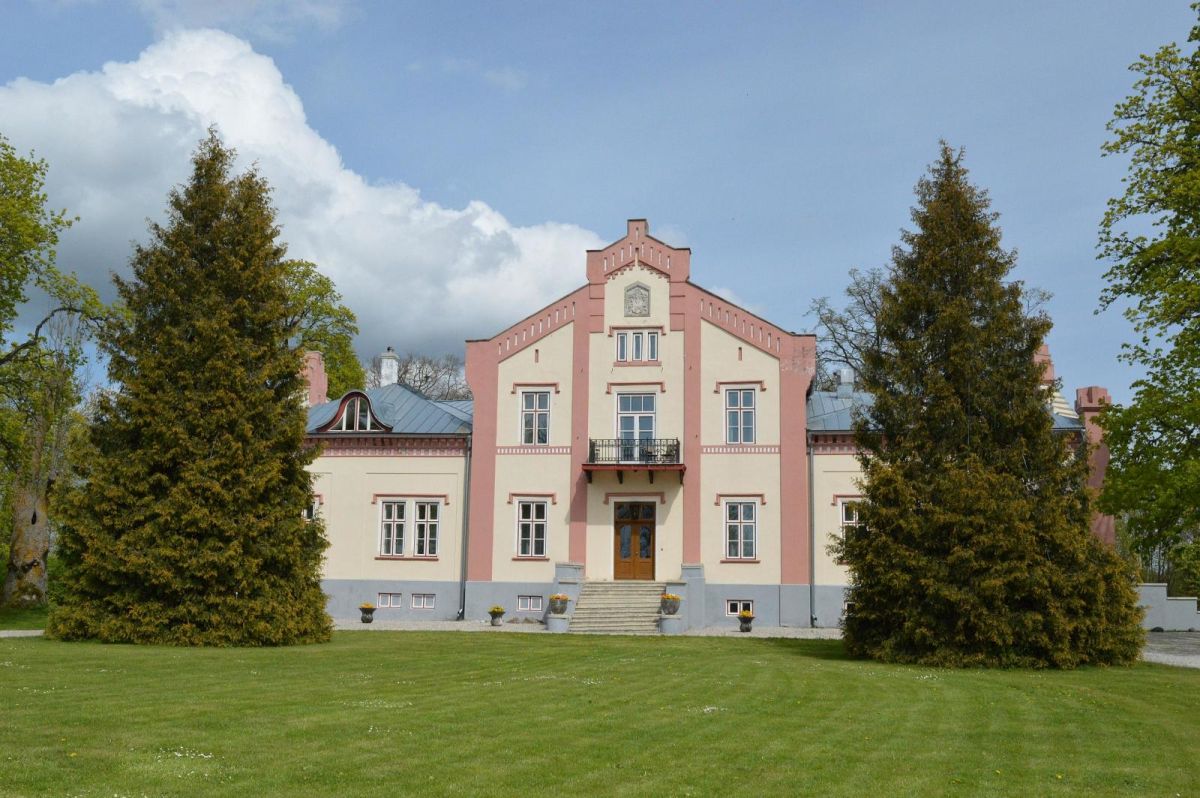 Поместье Пядасте