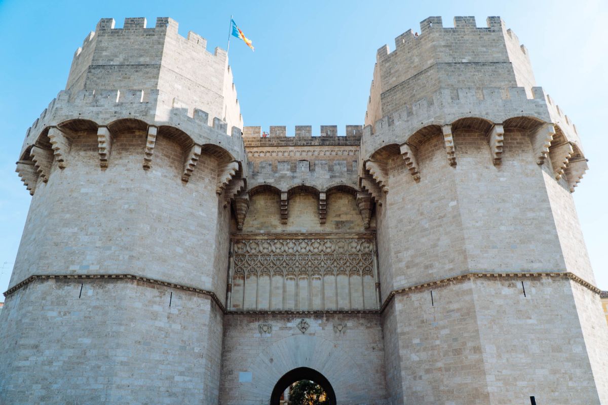 Башни Серранос