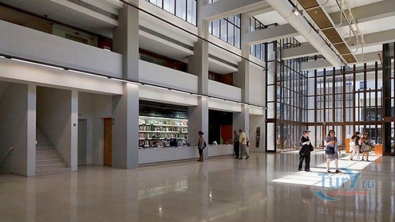 Центр современного искусства Жулиу де Азереду Пердигана