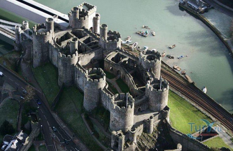 Замок Конуи