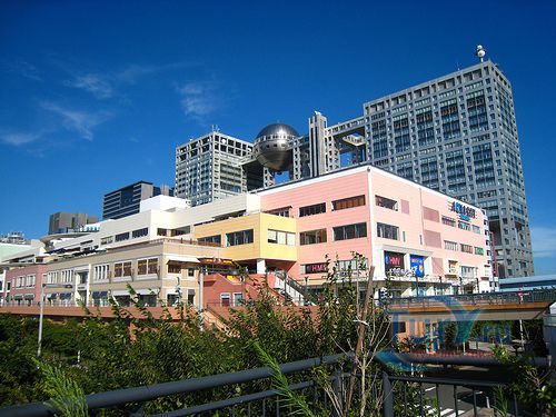 Футуристическое здание Фудзи ТВ